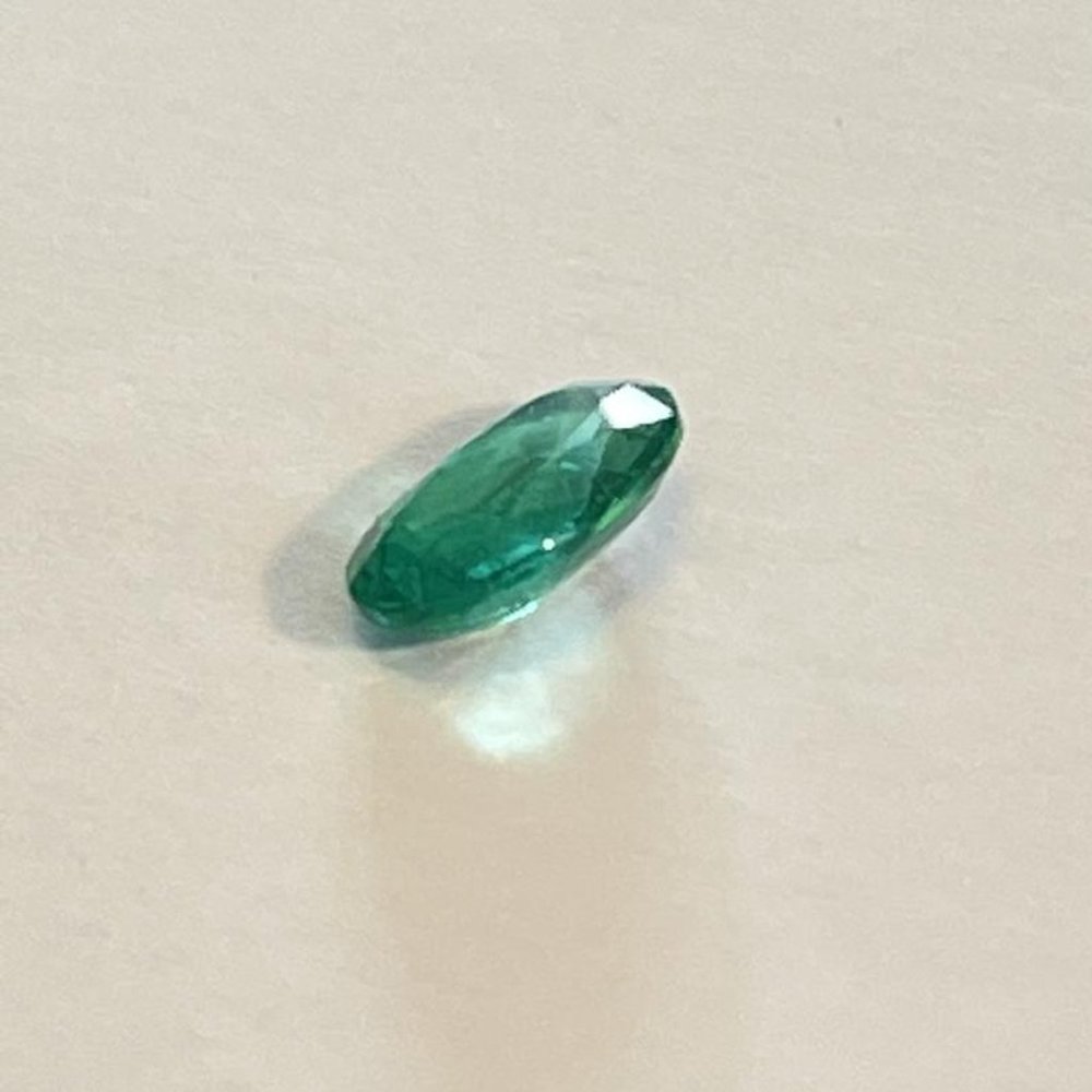 Excellent Vivid Natural Beryl Emerald 0.60 carats - Picture 9 of 10